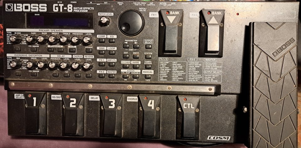 Vendo Boss GT-8 de segunda mano · Foto 1 de 2 · Málaga · 120 €