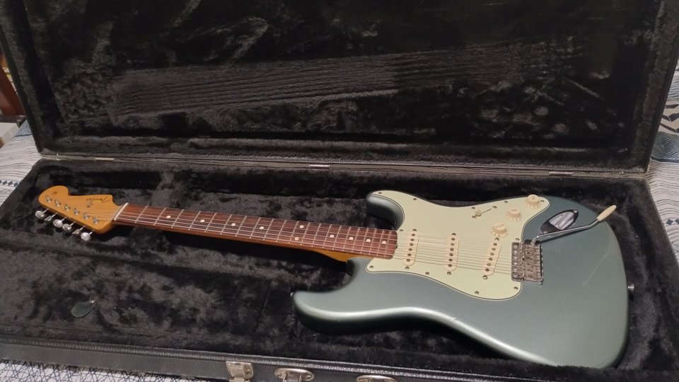 Guitarra Fender Stratocaster Vintera 60s