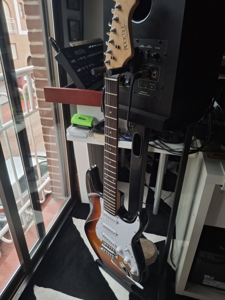 guitarras storm y rocktile de segunda mano · Foto 6 de 10 · Madrid · 89 €