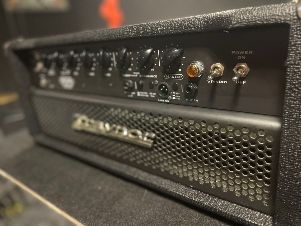 Cabezal Bajo Traynor YBA200-2 todo valvulas + flight case