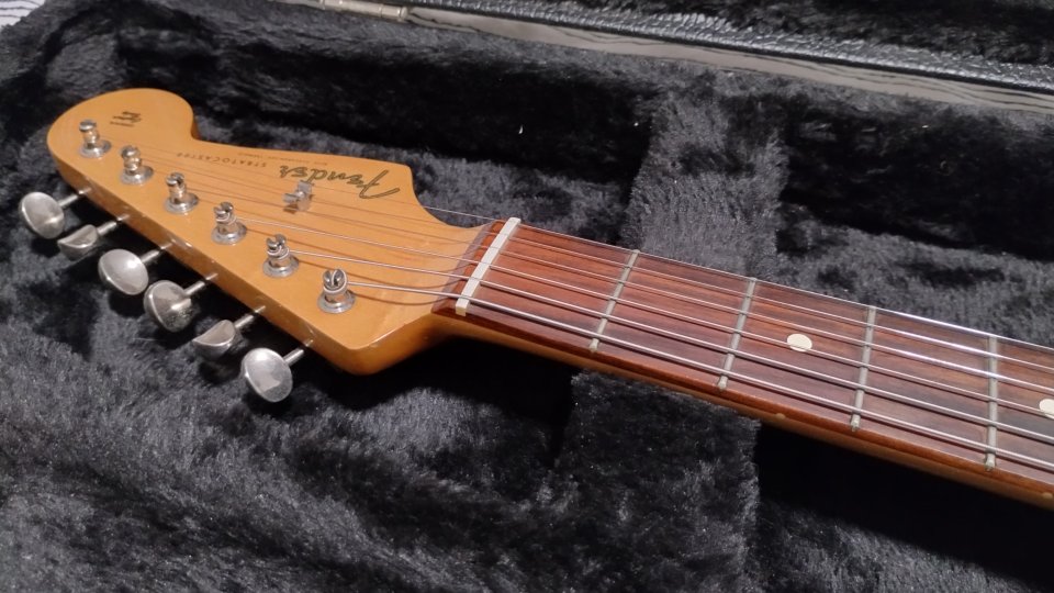 Guitarra Fender Stratocaster Vintera 60s