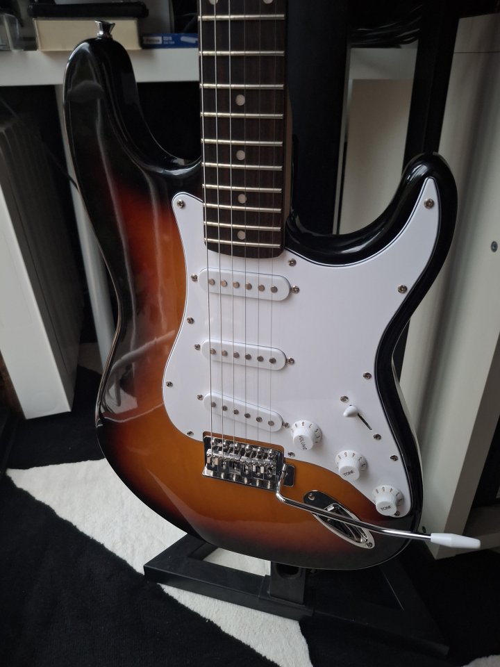 guitarras storm y rocktile de segunda mano · Foto 7 de 10 · Madrid · 89 €