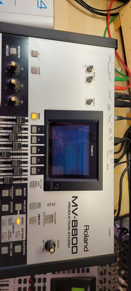 Roland MV 8800. Envio incluido de segunda mano · Foto 2 de 4 · SC Tenerife · 600 €
