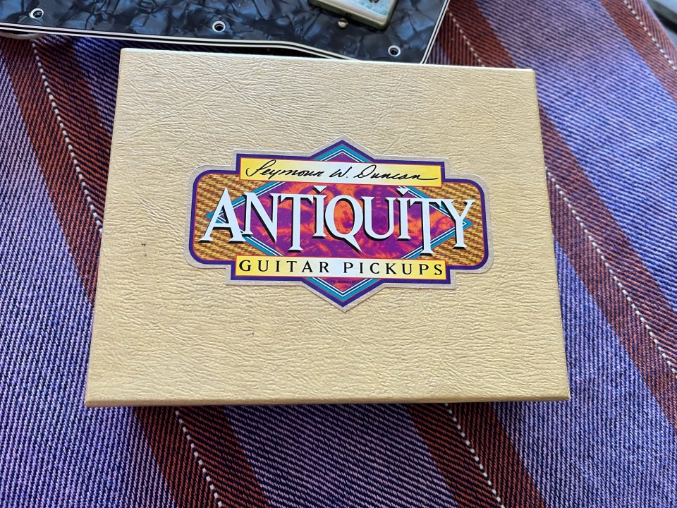 Seymour Duncan Antiquity Humbuckers