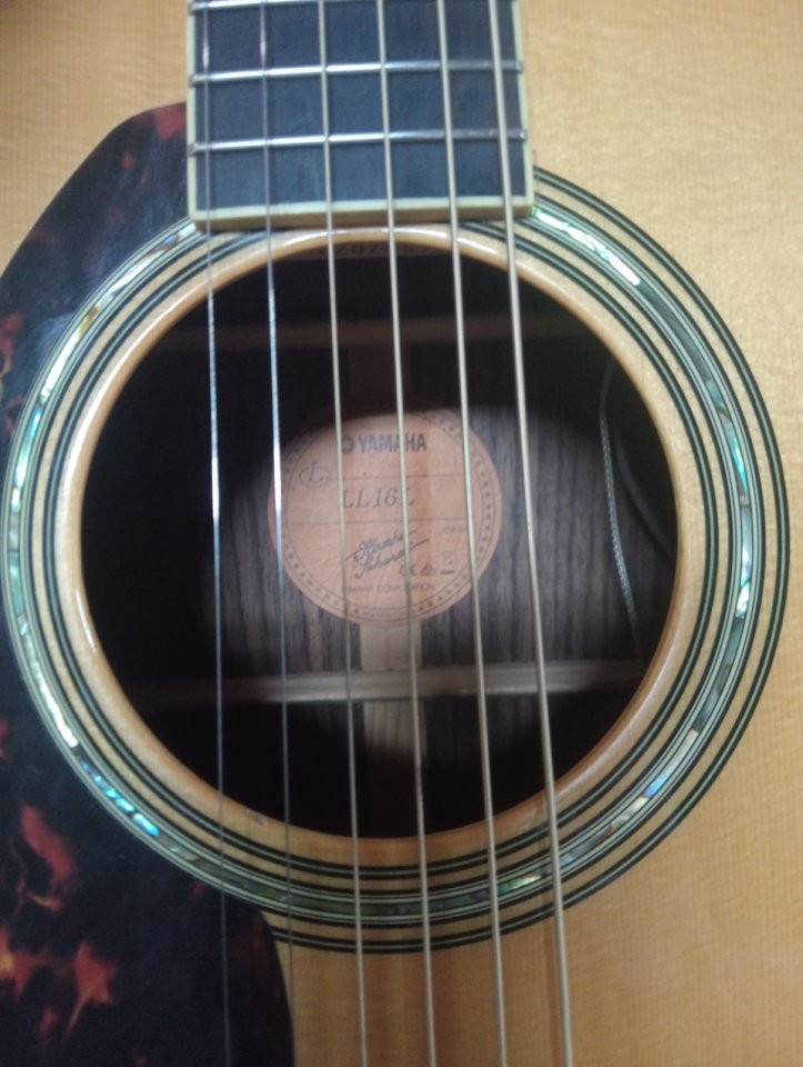 Acustica Yamaha LL16L (zurda)