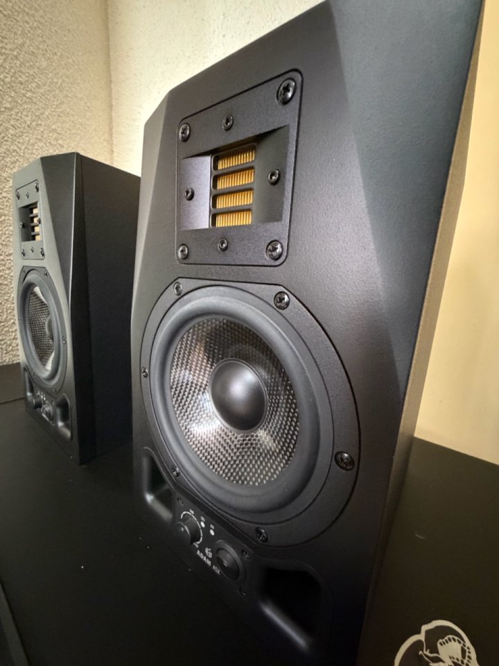 Altavoces Adam A5-X de segunda mano · Foto 2 de 3 · Barcelona · 300 €