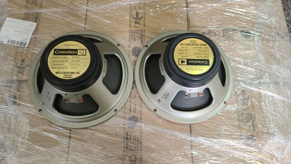 Celestion Rola G12M Blackbacks T1221 16ohm (x2) de segunda mano · Madrid · 450 €
