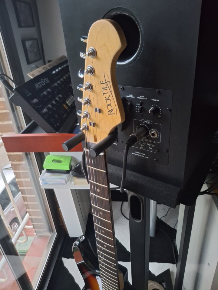 guitarras storm y rocktile de segunda mano · Foto 8 de 10 · Madrid · 89 €
