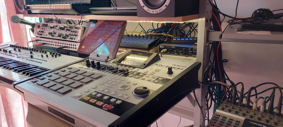 Roland MV 8800. Envio incluido de segunda mano · Foto 3 de 4 · SC Tenerife · 600 €