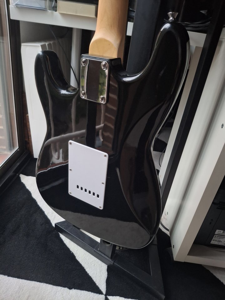 guitarras storm y rocktile de segunda mano · Foto 9 de 10 · Madrid · 89 €