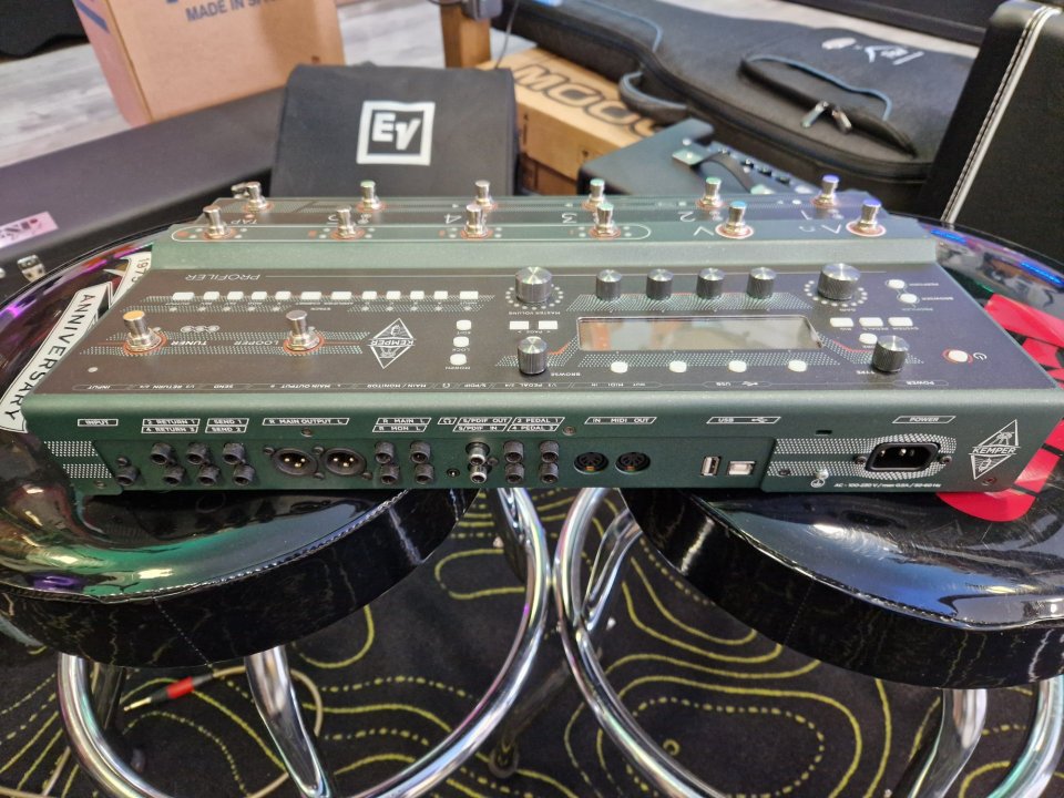 Kemper Profiler Stage + funda oficial+ pedal expresion de segunda mano · Foto 3 de 4 · Navarra · 1199 €