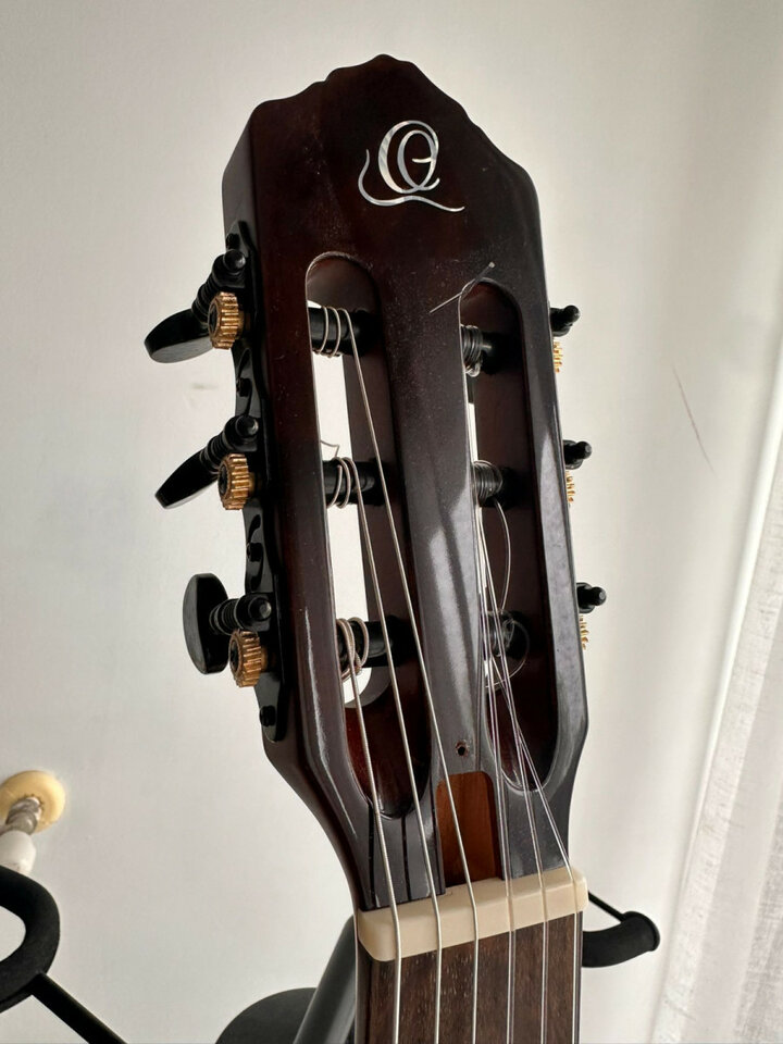 Guitarra Electroespañola cuerpo sólido Ortega TourPlayer de segunda mano · Foto 4 de 4 · Cantabria · 300 €