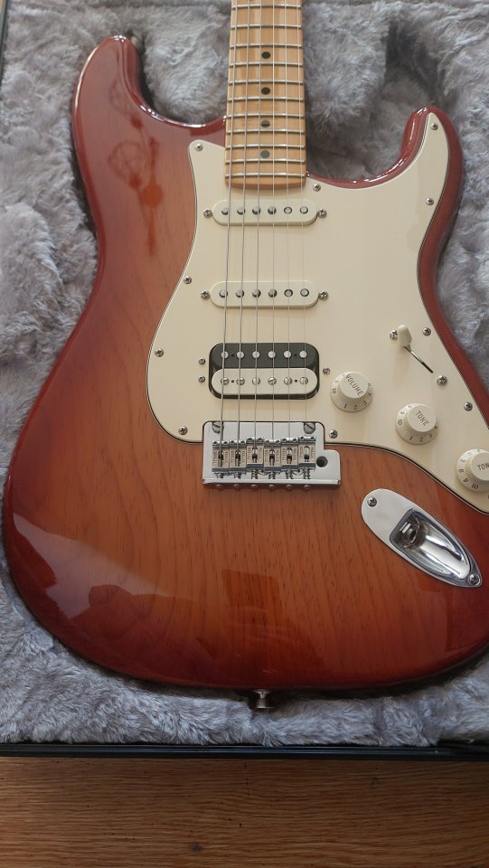 Fender Stratocaster American Professional II HSS MP Sienna Sunburst de segunda mano · Foto 2 de 8 · Palencia · 1600 €