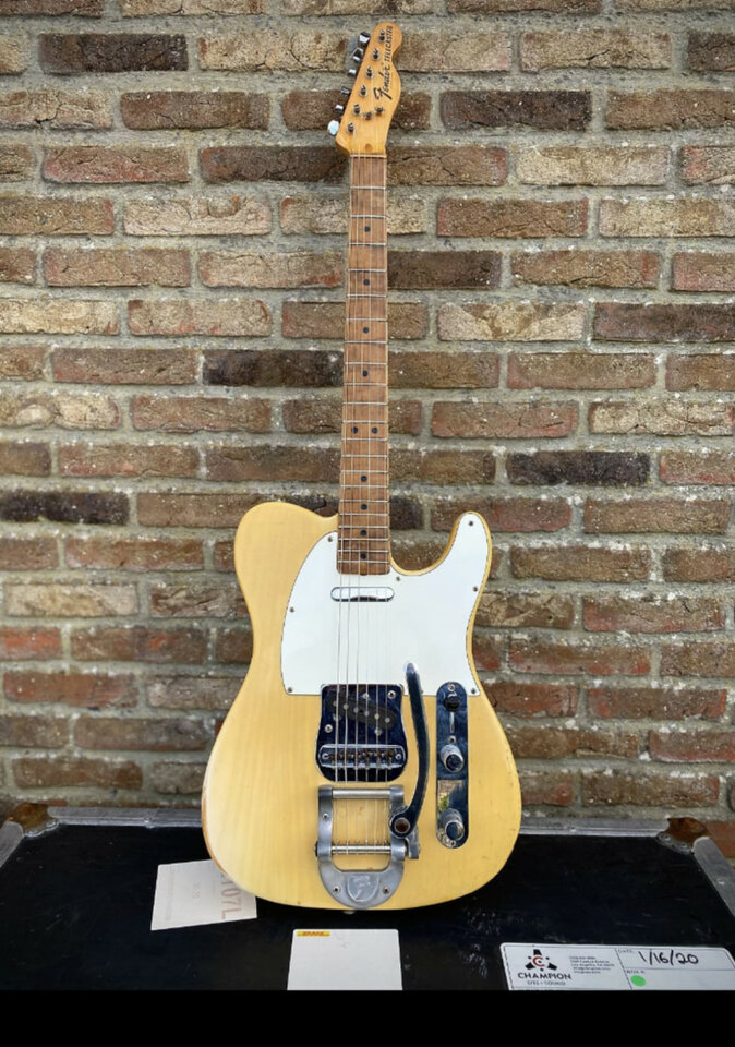 Fender Telecaster del 75 con Bibsby de fabrica