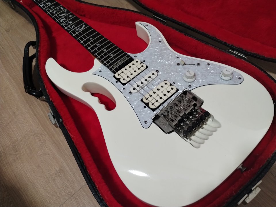 Guitarra Ibanez Jem Jr 555 fabricada en Corea