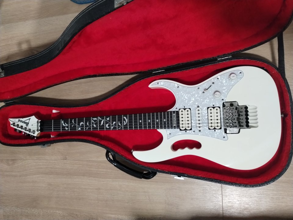 Guitarra Ibanez Jem Jr 555 fabricada en Corea