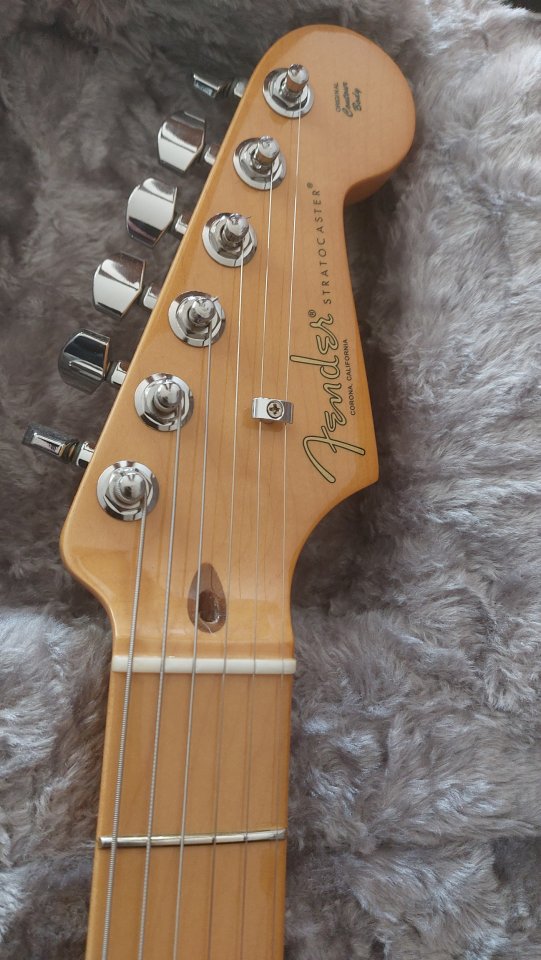 Fender Stratocaster American Professional II HSS MP Sienna Sunburst de segunda mano · Foto 4 de 8 · Palencia · 1600 €