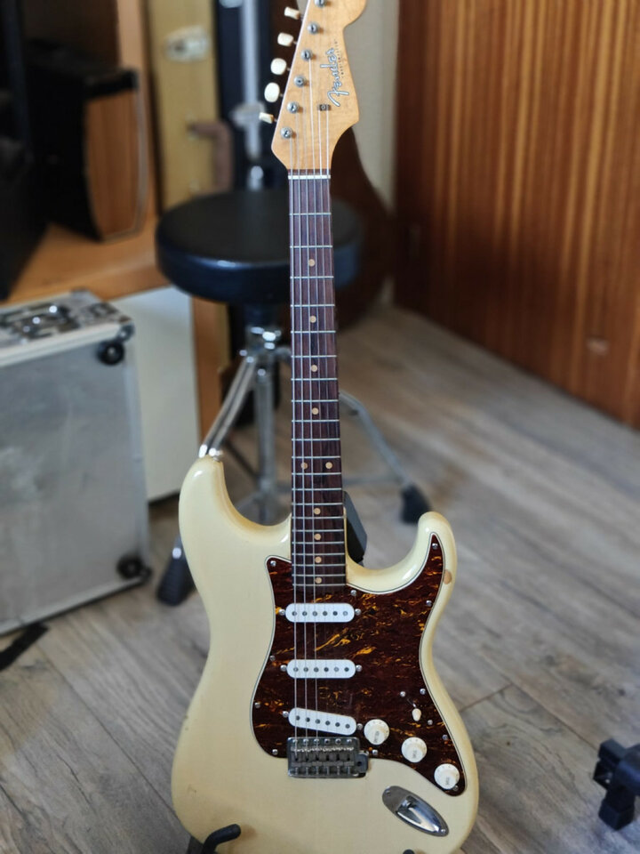 Fender Stratocaster MiJ 1985 con mástil Fender Musicmaster original de 1963