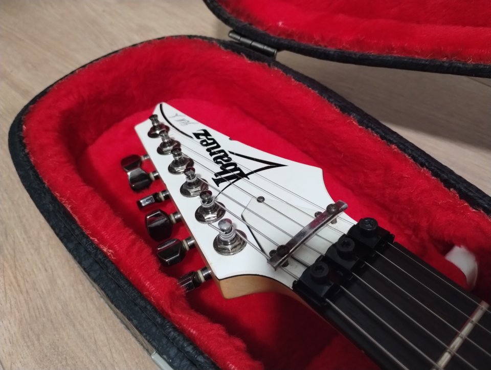 Guitarra Ibanez Jem Jr 555 fabricada en Corea
