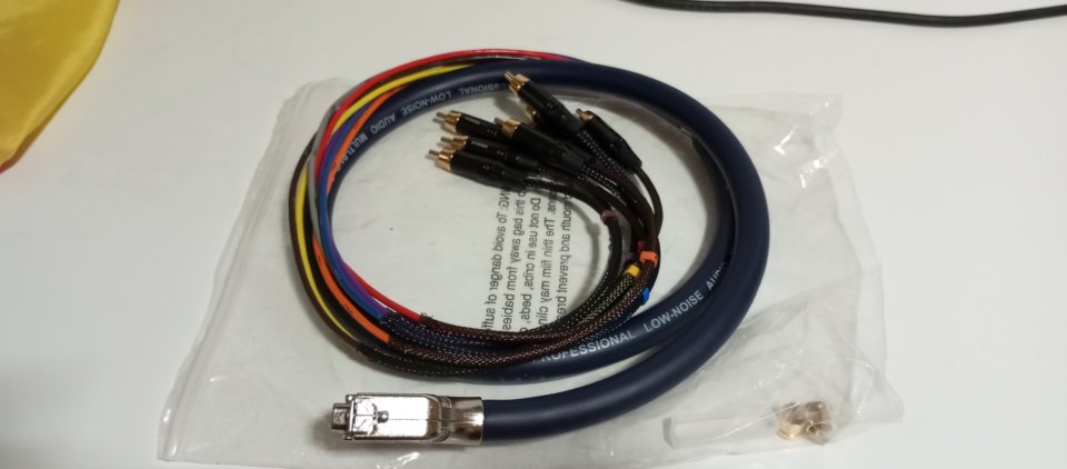 Cable db25 a rca de segunda mano · Foto 1 de 3 · Málaga · 40 €