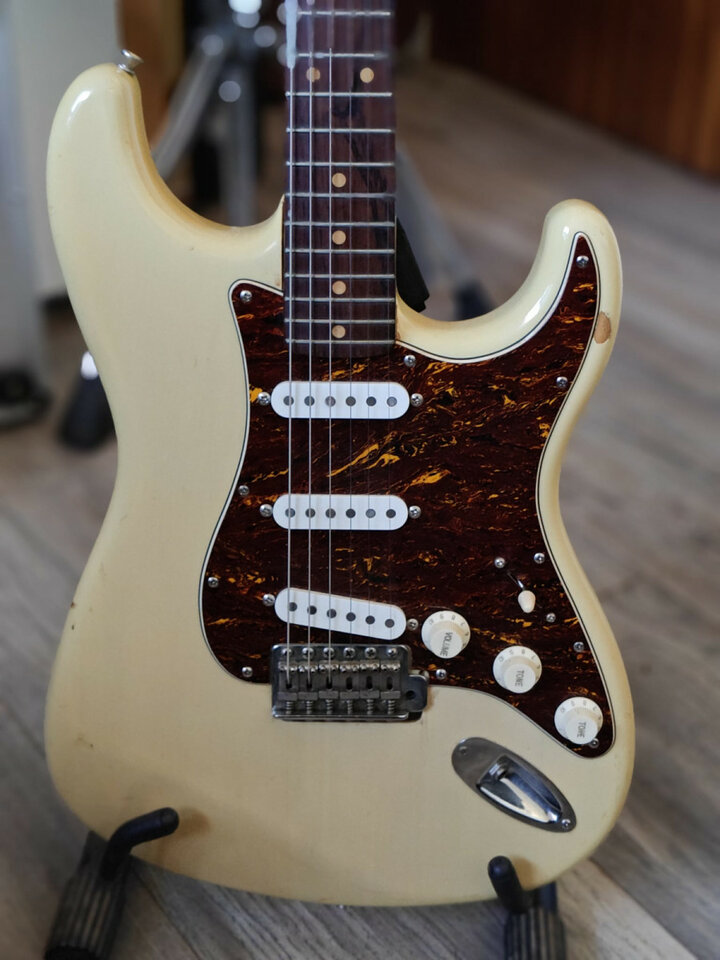 Fender Stratocaster MiJ 1985 con mástil Fender Musicmaster original de 1963