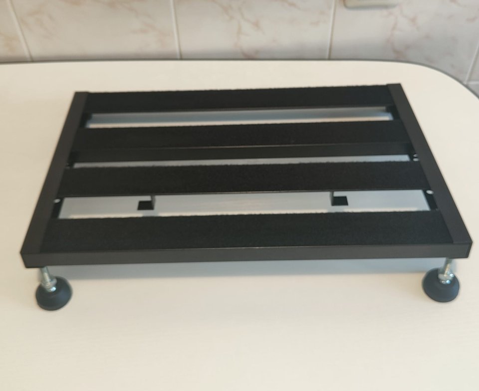 pedalboard Harley Benton space ship 40 de segunda mano · Foto 3 de 4 · A Coruña · 30 €