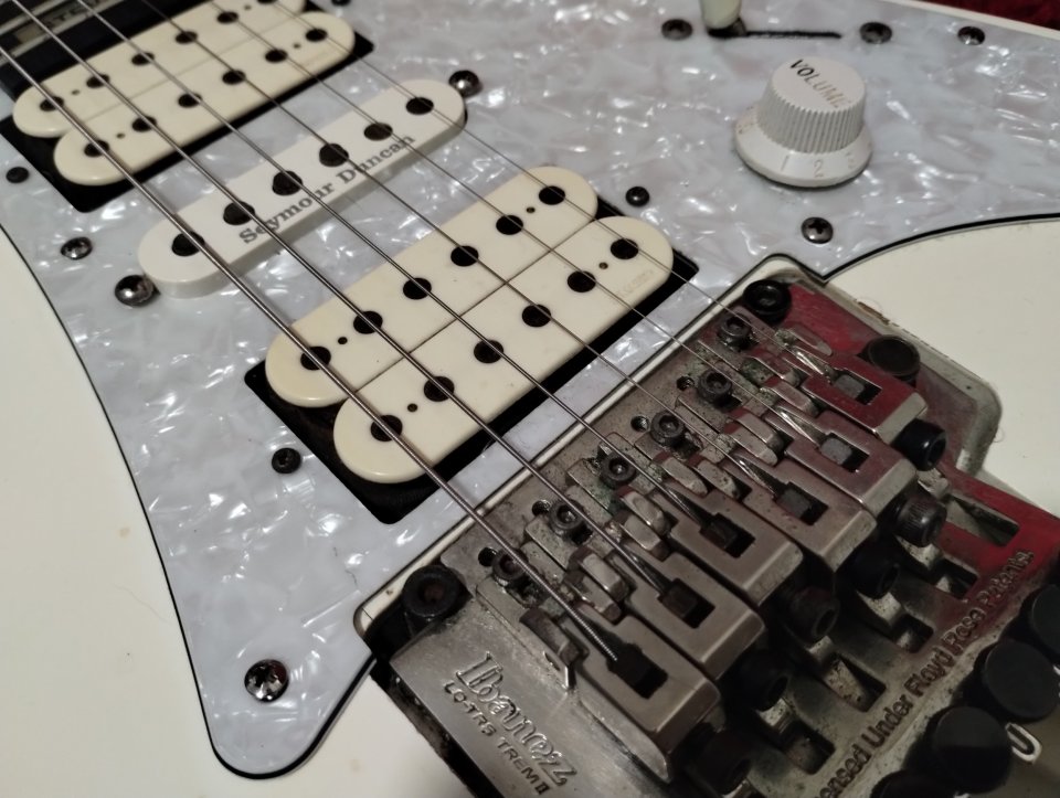 Guitarra Ibanez Jem Jr 555 fabricada en Corea