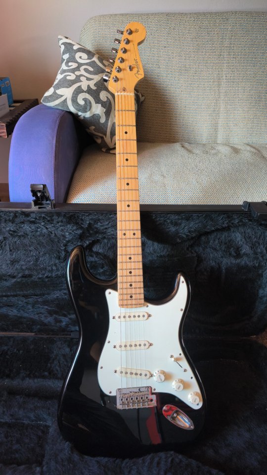 Vendo Fender Stratocaster American Standard Año 2014 de segunda mano · Foto 2 de 7 · Valencia · 1250 €