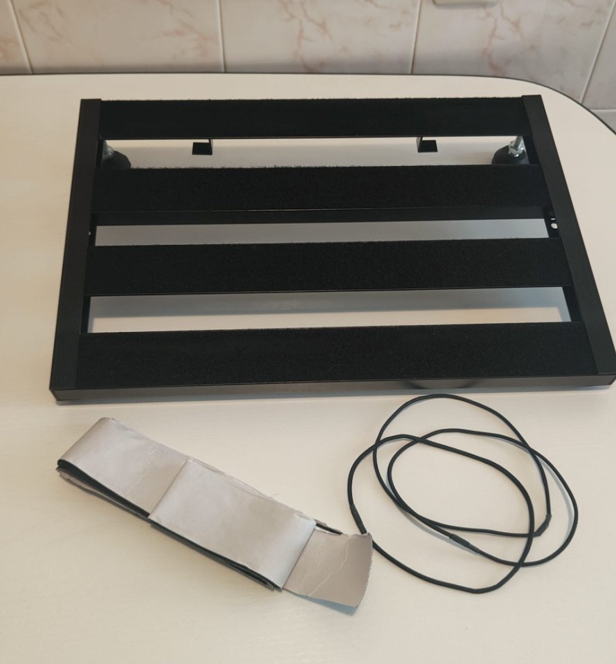 pedalboard Harley Benton space ship 40 de segunda mano · Foto 4 de 4 · A Coruña · 30 €