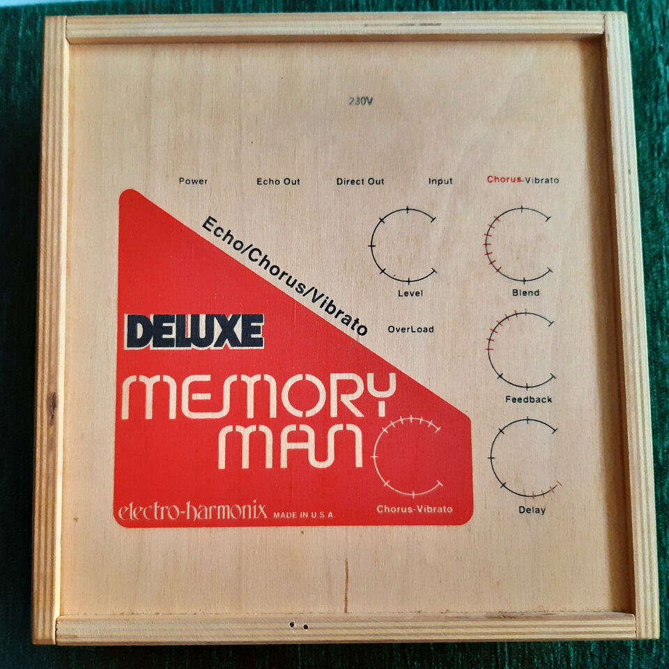 EHX Deluxe Memory Man