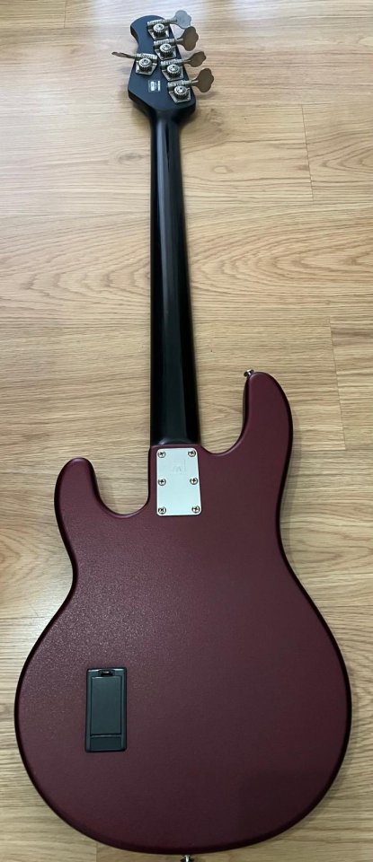 Bajo eléctrico Ernie ball musicman sub 5 de segunda mano · Foto 6 de 7 · Murcia · 1250 €
