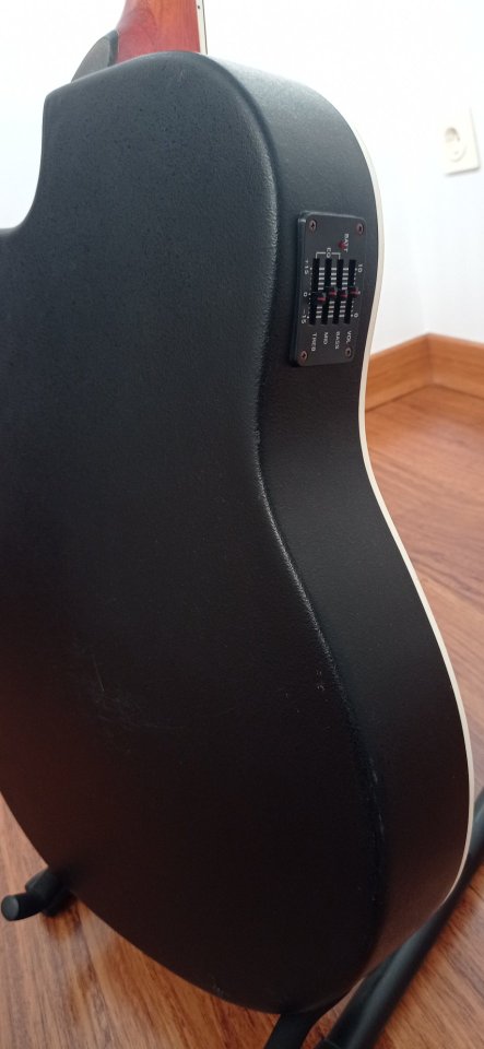 Guitarra electroacústica Aria de segunda mano · Foto 9 de 10 · Cuenca · 150 €