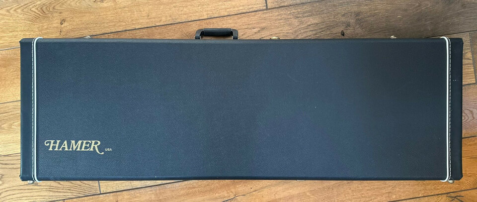 Bajo fretless Hamer CruiseBass 1996