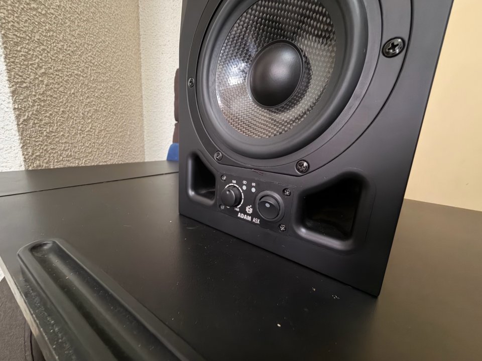Altavoces Adam A5-X de segunda mano · Foto 3 de 3 · Barcelona · 300 €