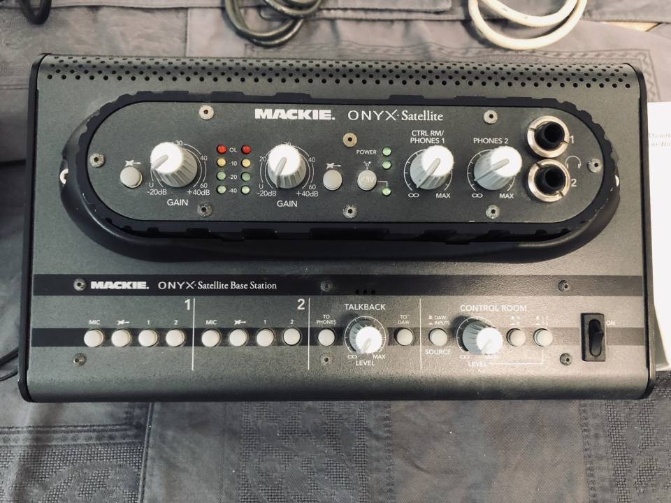 MACKIE ONYX SATELLITE de segunda mano · Foto 2 de 10 · Valencia · 60 €