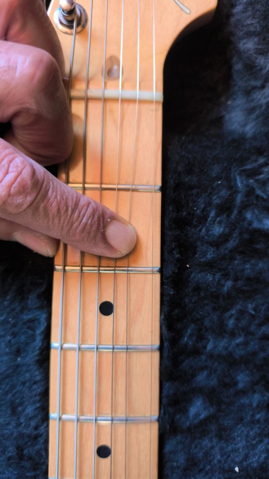 Vendo Fender Stratocaster American Standard Año 2014 de segunda mano · Foto 5 de 7 · Valencia · 1250 €
