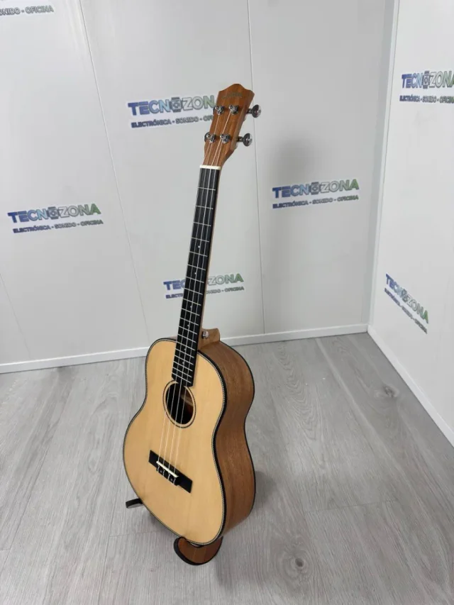 Ukelele baritono de caoba de segunda mano · Foto 2 de 5 · Gipuzkoa · 65 €