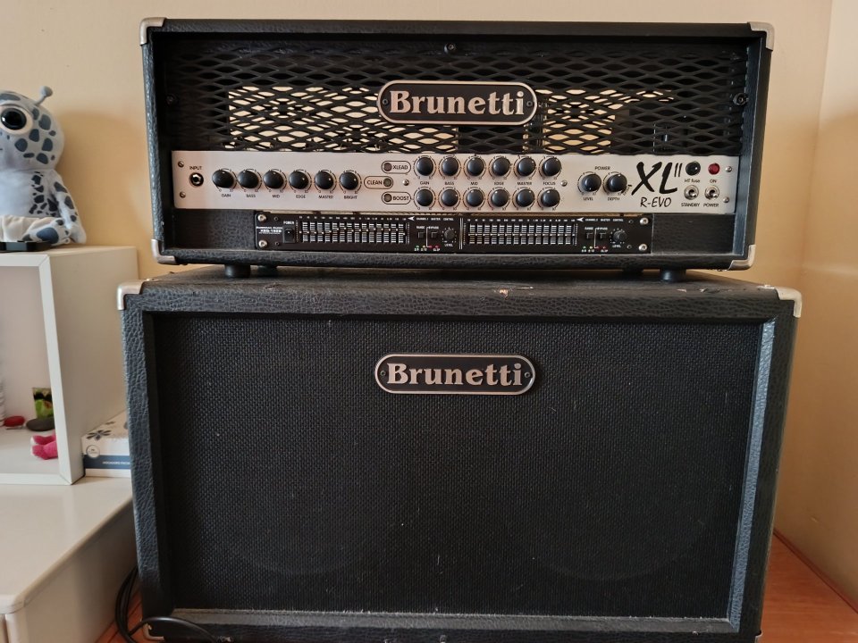 Brunetti XL-Revo II + pantalla 212 + EQ de segunda mano · Foto 1 de 6 · Barcelona · 800 €