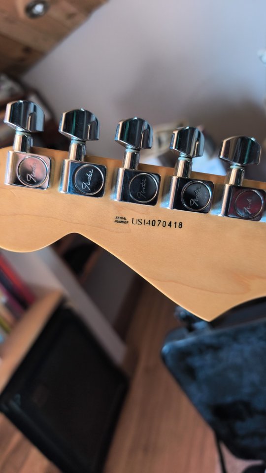 Vendo Fender Stratocaster American Standard Año 2014 de segunda mano · Foto 6 de 7 · Valencia · 1250 €