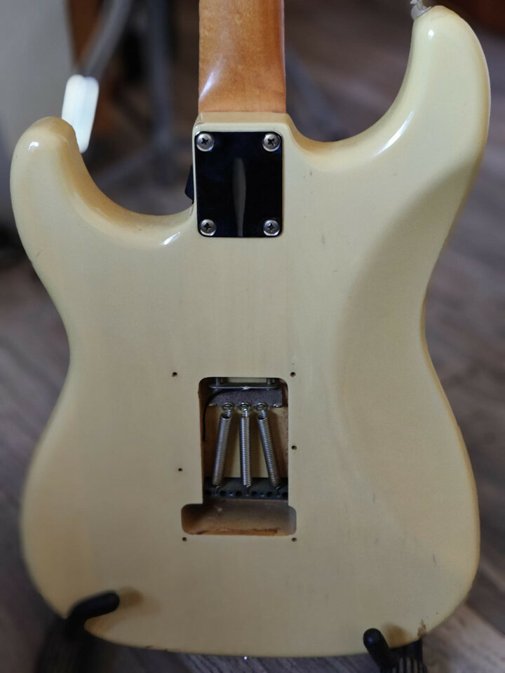 Fender Stratocaster MiJ 1985 con mástil Fender Musicmaster original de 1963