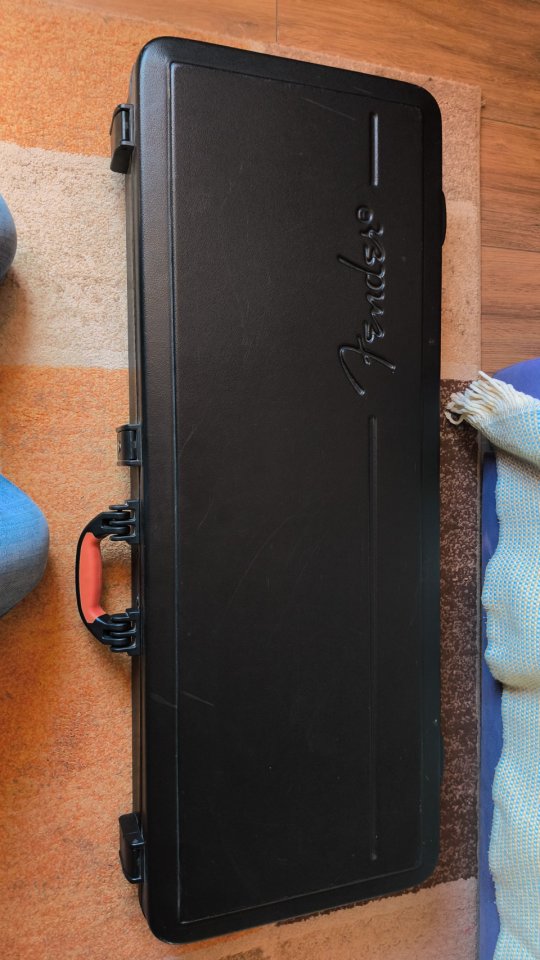 Vendo Fender Stratocaster American Standard Año 2014 de segunda mano · Foto 7 de 7 · Valencia · 1250 €