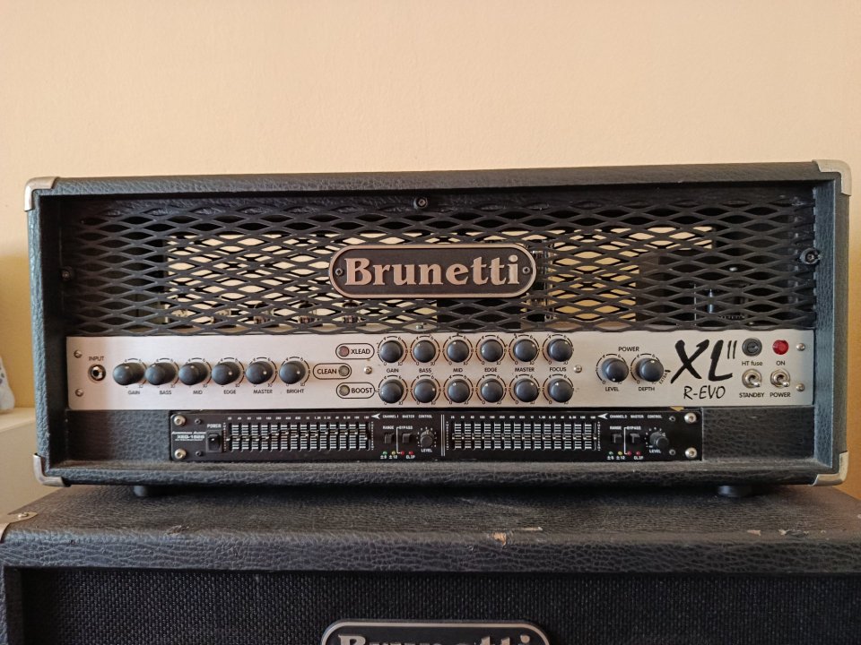 Brunetti XL-Revo II + pantalla 212 + EQ de segunda mano · Foto 3 de 6 · Barcelona · 800 €