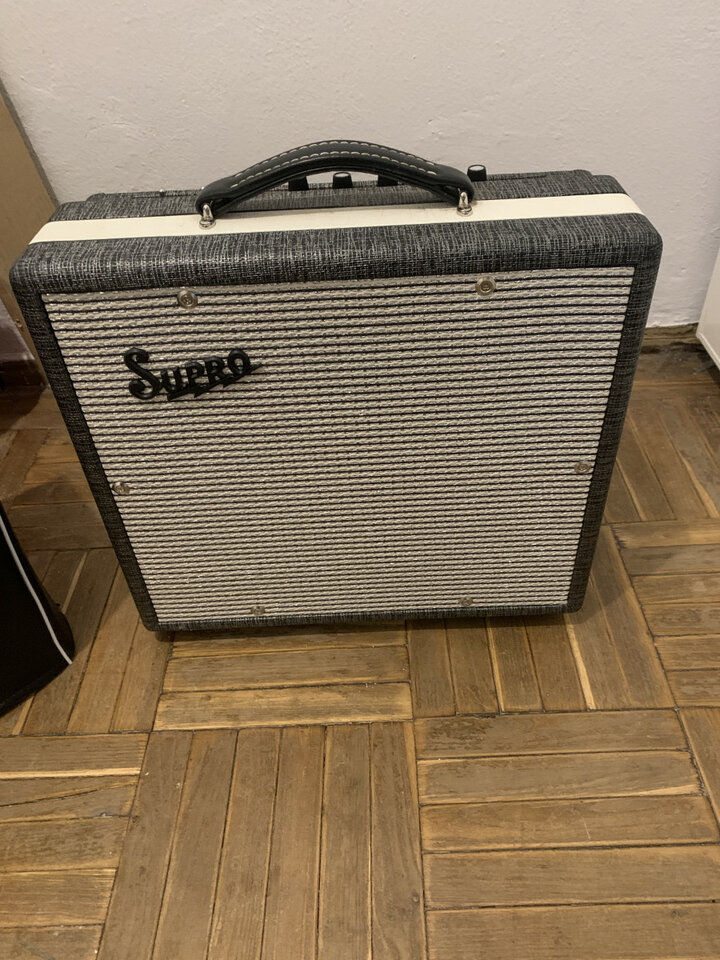 Supro 1610 RT comet