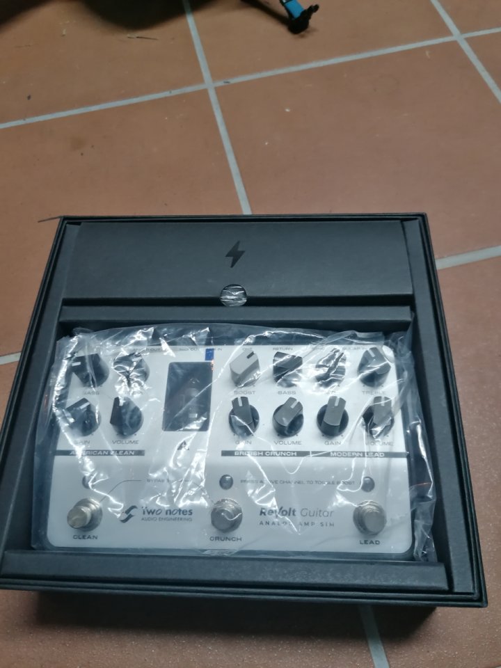 Two Notes ReVolt Guitar Preamp de segunda mano · Foto 2 de 7 · Girona · 150 €