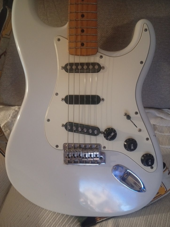 Fender stratocaster standard mejicana 2009 de segunda mano · Foto 7 de 7 · Sevilla · 500 €