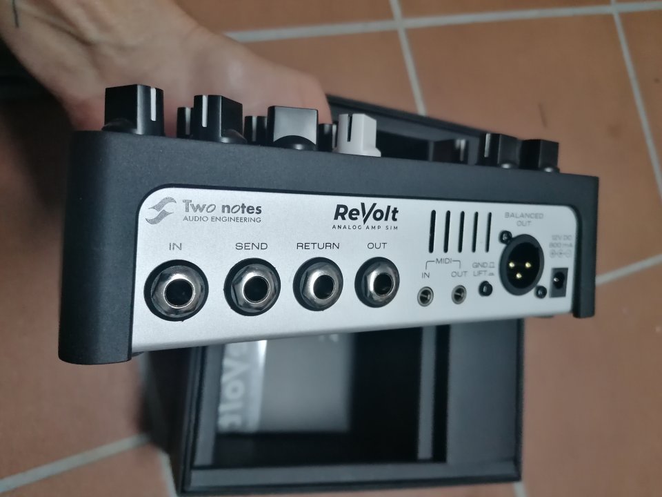 Two Notes ReVolt Guitar Preamp de segunda mano · Foto 4 de 7 · Girona · 150 €