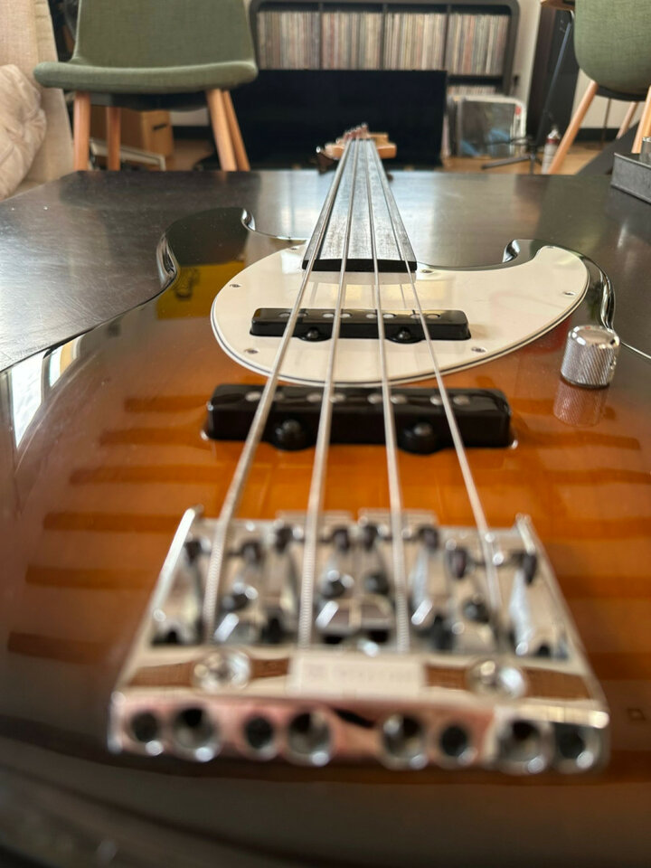 Bajo fretless Hamer CruiseBass 1996