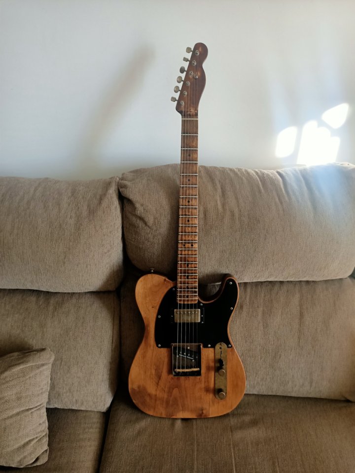 Guitarra tipo Telecaster de segunda mano · Foto 1 de 10 · Cádiz · 2000 €