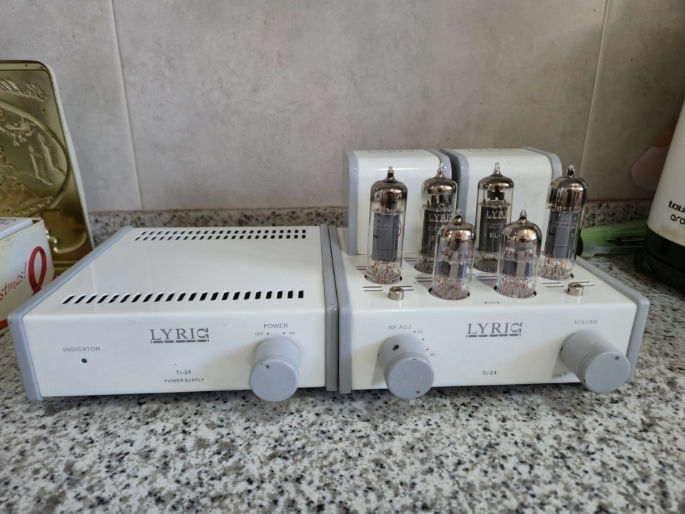 Amplificador de válvulas Liryc Ti-24 de segunda mano · Foto 3 de 3 · Alicante · 470 €