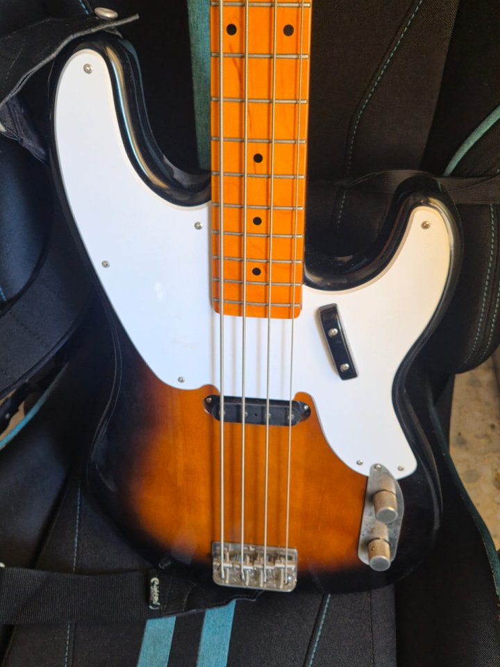 Squier Classic Vibe '50s Precision Bass de segunda mano · Foto 4 de 6 · Valencia · 300 €